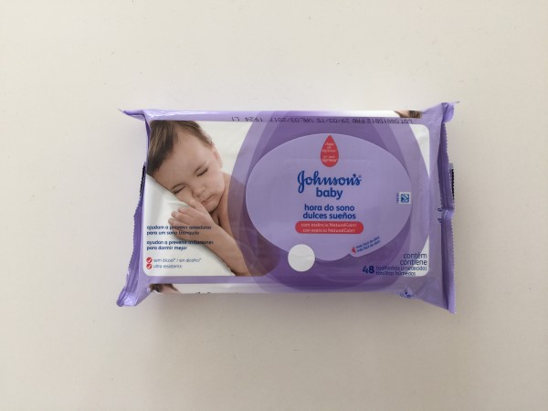 Toallitas Húmedas Dulces Sueños con una fragancia NaturalCalm que ayuda a relajar al bebe y es perfecta para usarlas antes de dormir